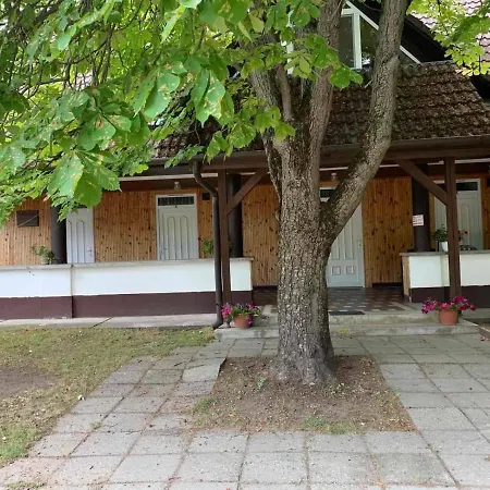 Platán üdülő *