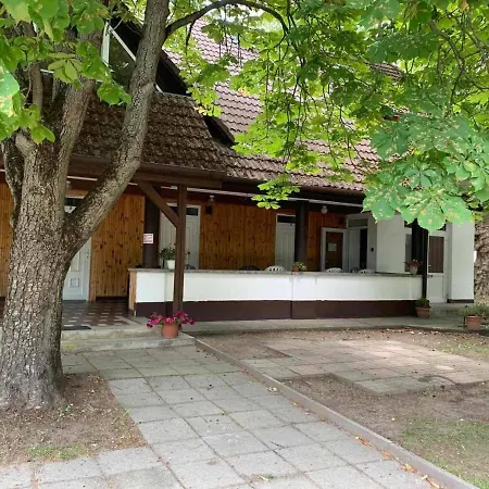 Platán üdülő Homestay szállás *