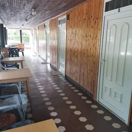 Platán üdülő Homestay szállás *